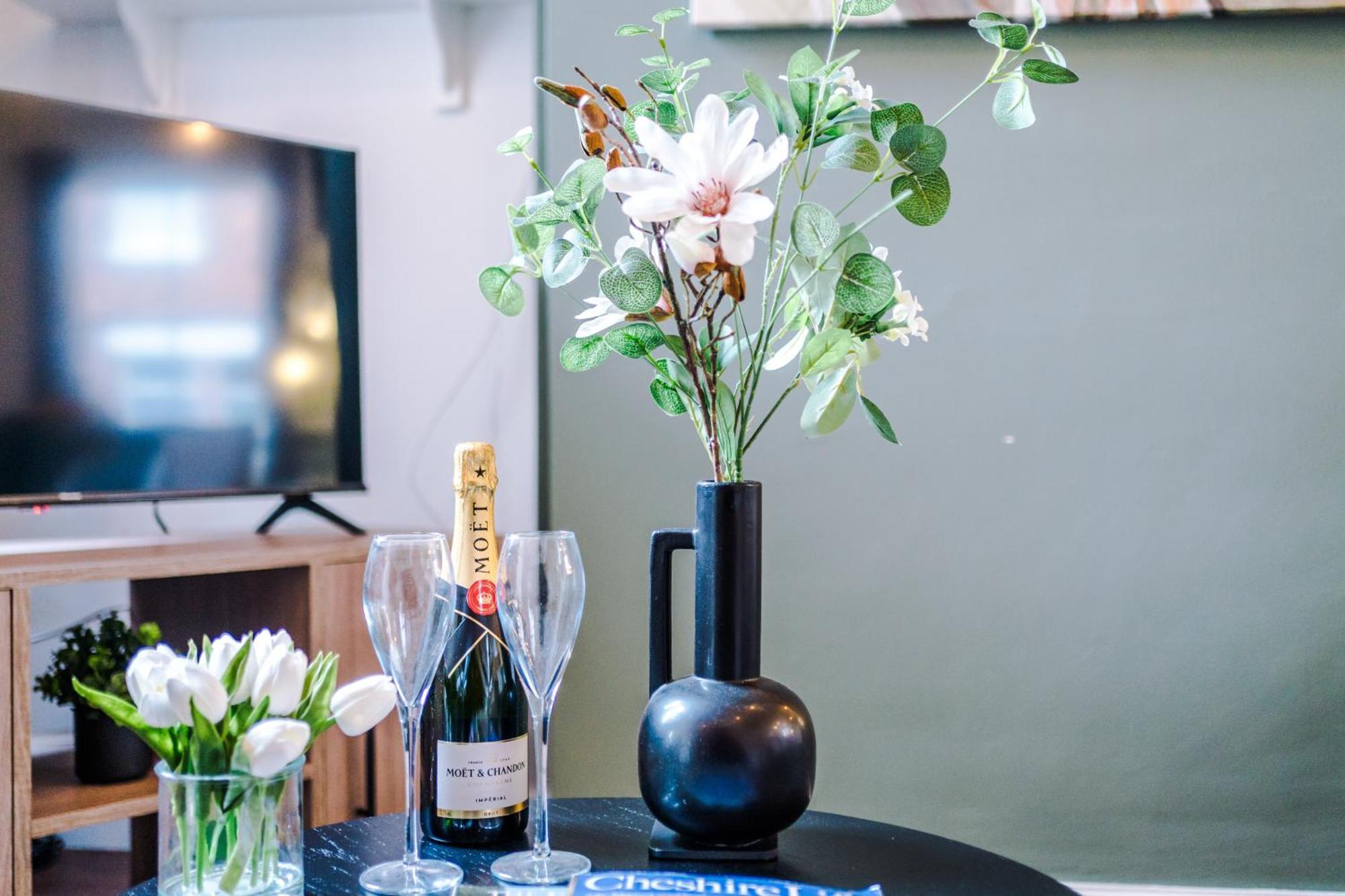 New! Stunning 2-Bed City-Centre Home In Chester By 53 Degrees Property - Ideal For Couples & Groups - Sleeps 6! Exteriér fotografie